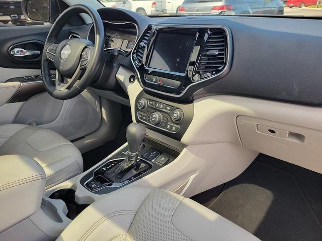 Photo of 2019 Diamond Black Jeep Cherokee