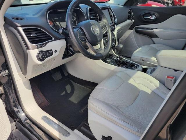 Photo of 2019 Diamond Black Jeep Cherokee