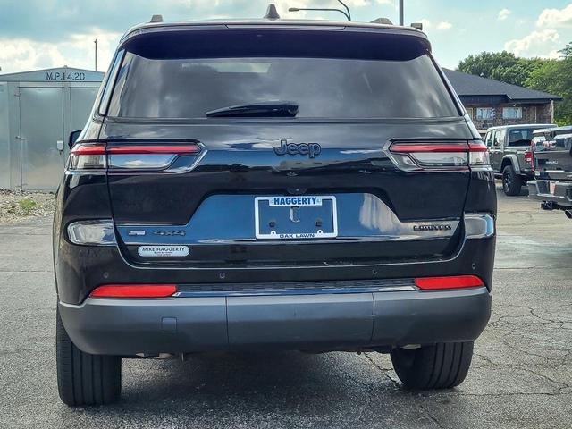 Photo of 2022 Diamond Black Jeep Grand Cherokee L
