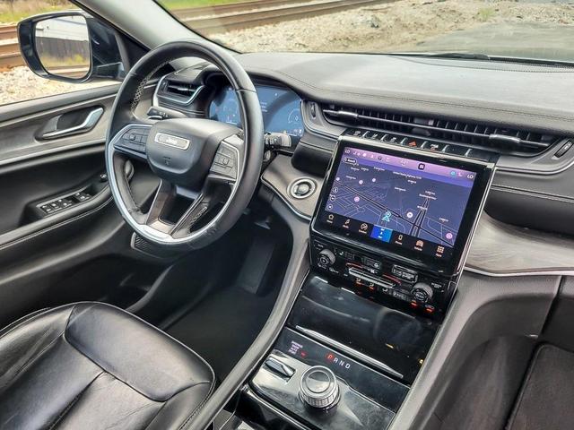 Photo of 2022 Diamond Black Jeep Grand Cherokee L