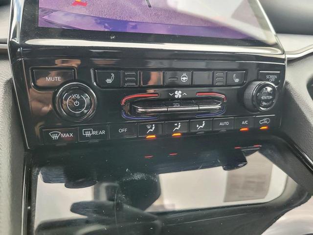 Photo of 2022 Diamond Black Jeep Grand Cherokee L