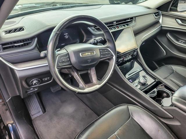 Photo of 2022 Diamond Black Jeep Grand Cherokee L