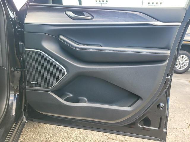 Photo of 2022 Diamond Black Jeep Grand Cherokee L