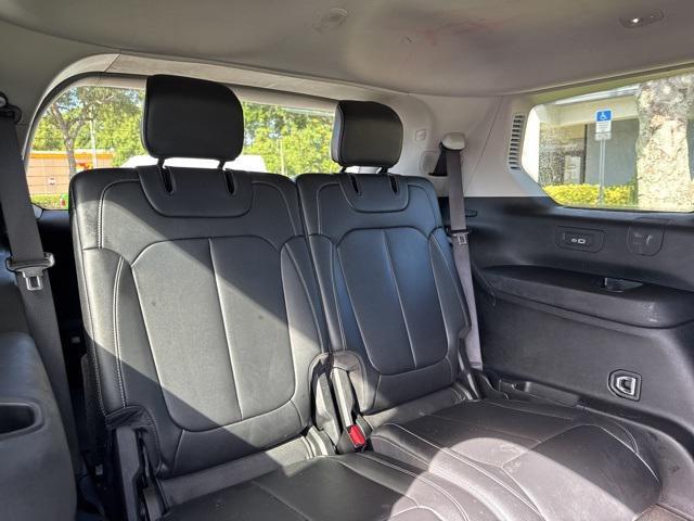 Photo of 2022 Diamond Black Crystal Pearlcoat Jeep Grand Cherokee L