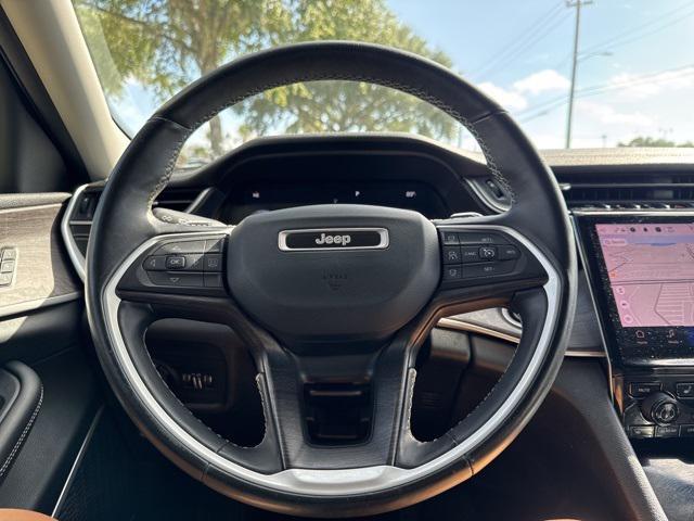 Photo of 2022 Diamond Black Crystal Pearlcoat Jeep Grand Cherokee L