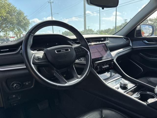Photo of 2022 Diamond Black Crystal Pearlcoat Jeep Grand Cherokee L