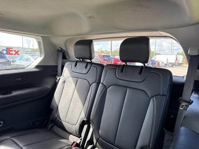 Photo of 2022 Diamond Black Crystal Pearlcoat Jeep Grand Cherokee L