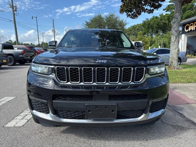 Photo of 2022 Diamond Black Crystal Pearlcoat Jeep Grand Cherokee L