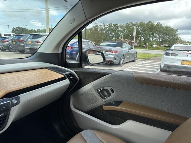 Photo of 2014 Capparis White w/BMW i Frozen Blue Accent BMW i3
