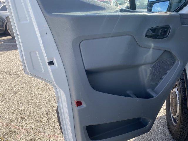 Photo of 2018 Oxford White Ford Transit-350