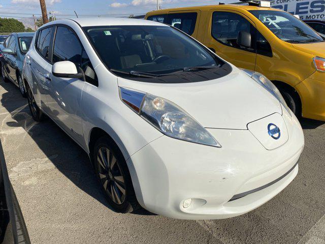 Photo of 2015 Glacier White Nissan Leaf
