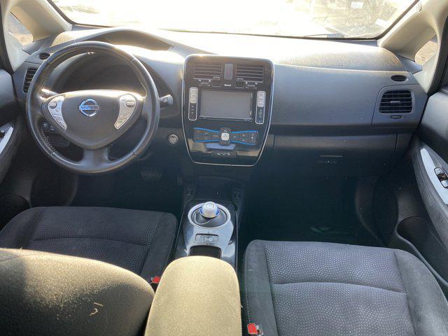 Photo of 2015 Glacier White Nissan Leaf