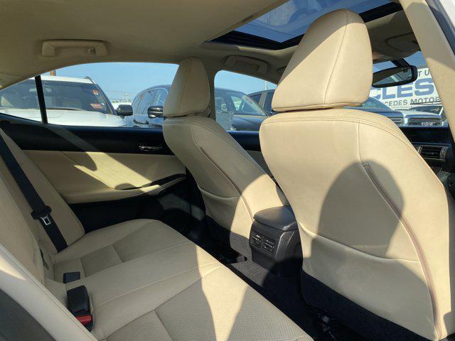 Photo of 2016 White Lexus IS 200t