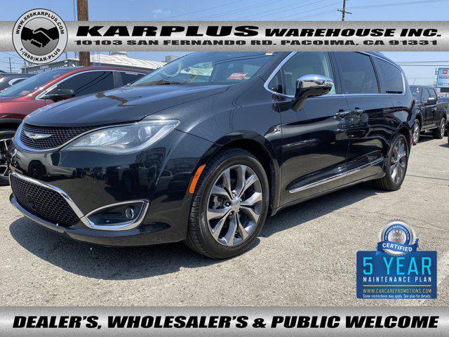 Photo of 2018 Brilliant Black Crystal Pearlcoat Chrysler Pacifica