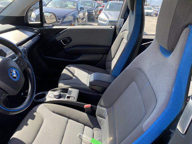 Photo of 2018 Capparis White w/BMW i Frozen Blue Accent BMW i3
