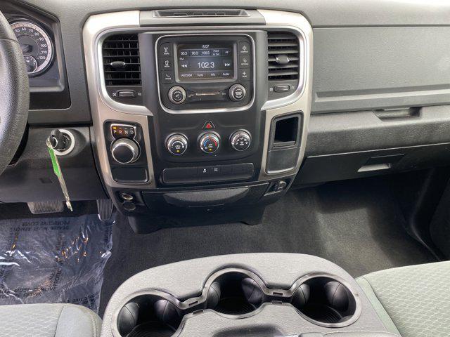 Photo of 2019 Brilliant Black Crystal Pearlcoat RAM 1500
