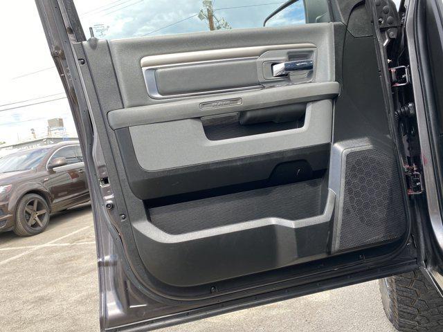 Photo of 2019 Brilliant Black Crystal Pearlcoat RAM 1500