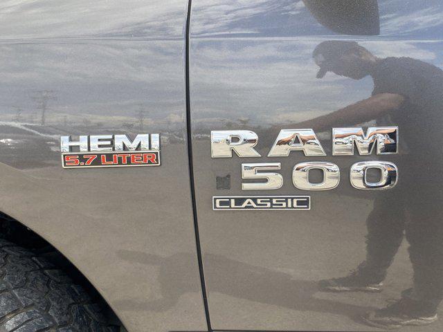 Photo of 2019 Brilliant Black Crystal Pearlcoat RAM 1500