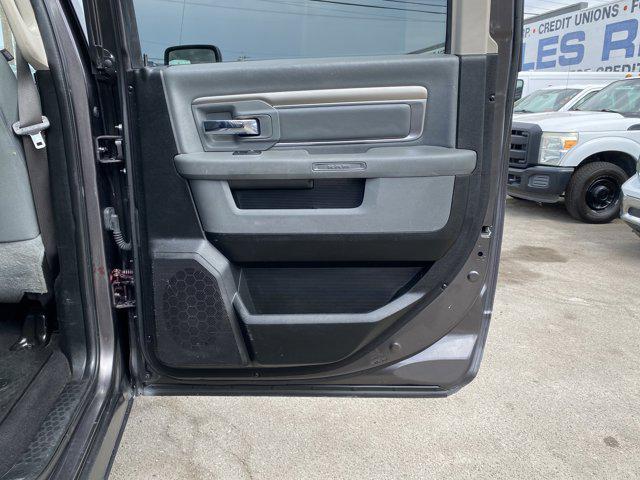 Photo of 2019 Brilliant Black Crystal Pearlcoat RAM 1500