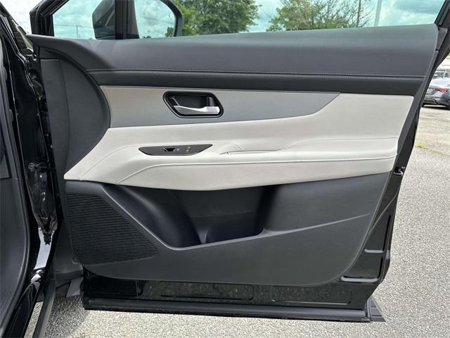 Photo of 2025 Super Black Nissan Murano