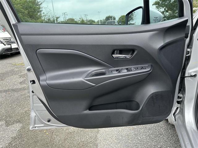 Photo of 2025 Brilliant Silver Metallic Nissan Versa