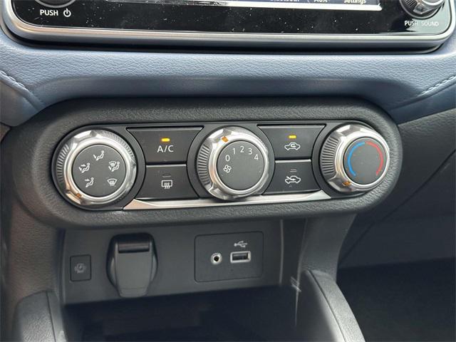 Photo of 2025 Brilliant Silver Metallic Nissan Versa