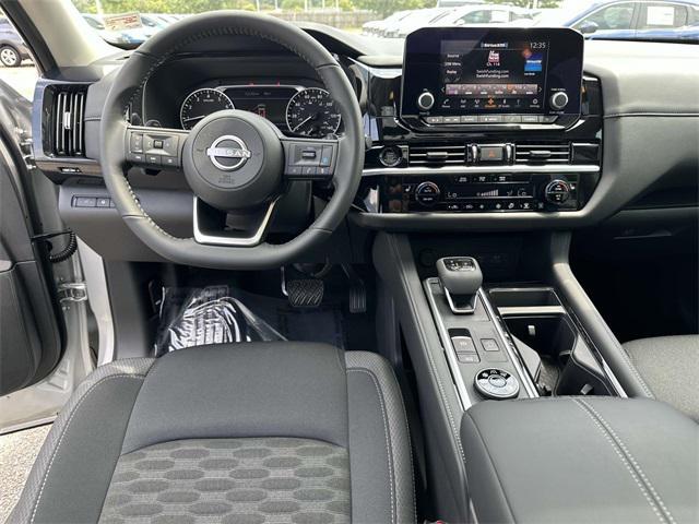 Photo of 2025 Brilliant Silver Metallic Nissan Pathfinder