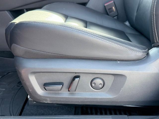 Photo of 2022 Scarlet Ember Nissan Rogue