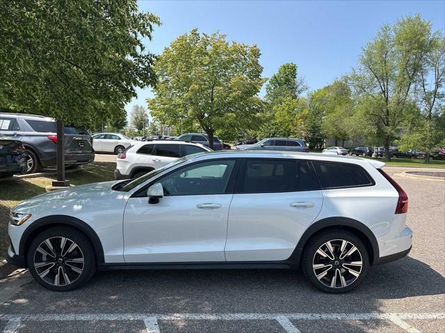2022 Volvo V60 Cross Country