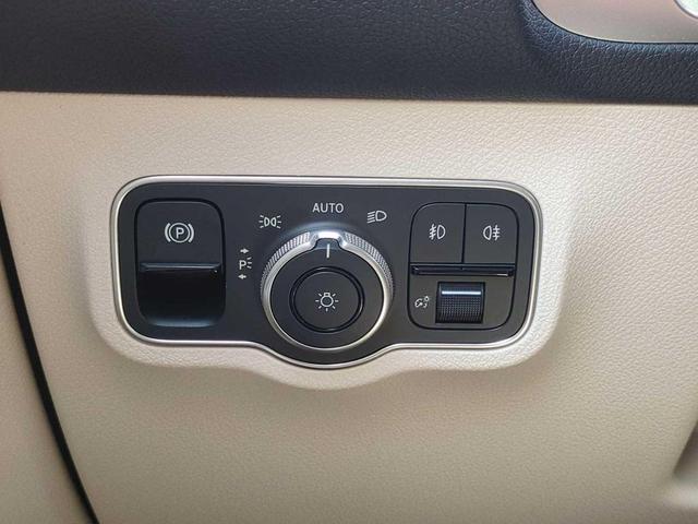 Photo of 2025 White Mercedes-Benz GLB 250