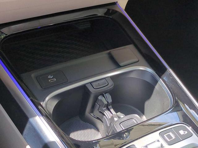 Photo of 2025 White Mercedes-Benz GLB 250