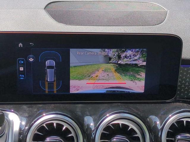 Photo of 2025 White Mercedes-Benz GLB 250