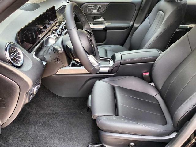 Photo of 2025 Black Mercedes-Benz GLB 250