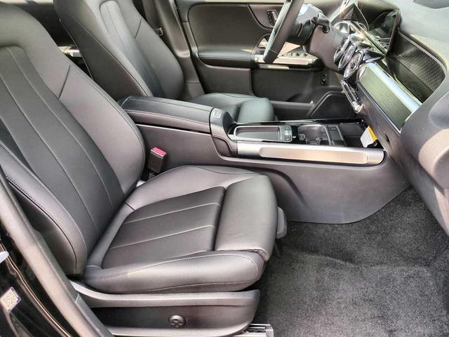 Photo of 2025 Black Mercedes-Benz GLB 250