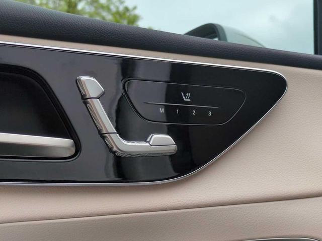 Photo of 2025 Polar White Mercedes-Benz GLC 300