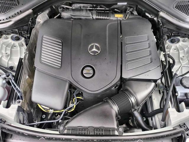 Photo of 2025 Polar White Mercedes-Benz GLC 300