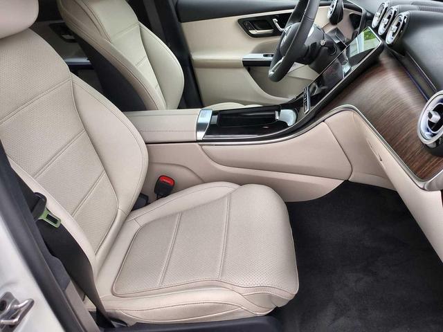 Photo of 2025 Polar White Mercedes-Benz GLC 300