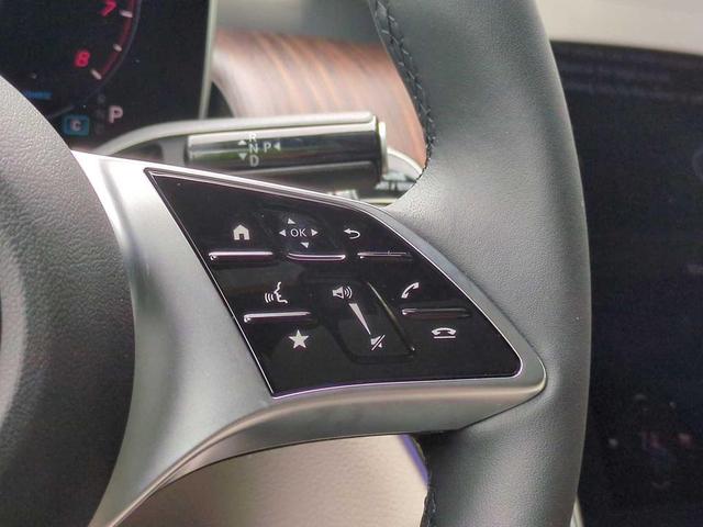 Photo of 2025 Polar White Mercedes-Benz GLC 300
