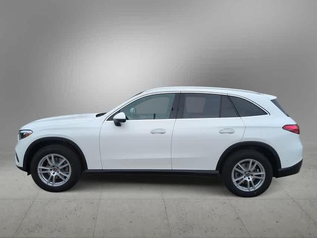 Photo of 2025 Polar White Mercedes-Benz GLC 300