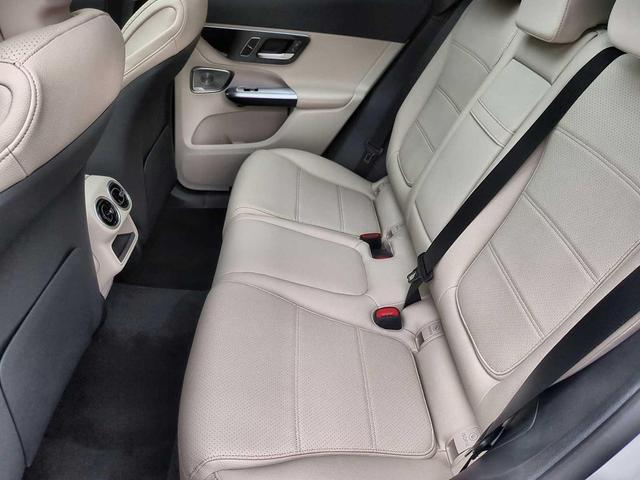 Photo of 2025 Polar White Mercedes-Benz GLC 300