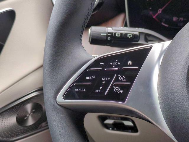 Photo of 2025 Polar White Mercedes-Benz GLC 300