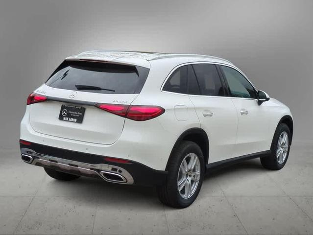 Photo of 2025 Polar White Mercedes-Benz GLC 300