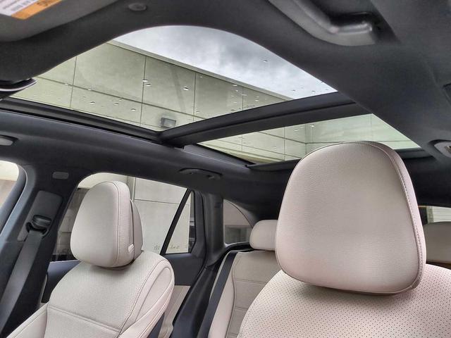 Photo of 2025 Polar White Mercedes-Benz GLC 300