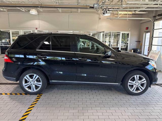 Photo of 2013 Black Mercedes-Benz M-Class