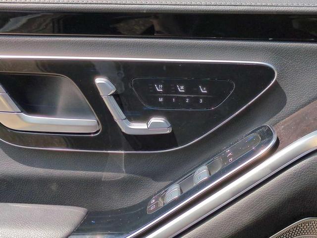 Photo of 2023 Black Mercedes-Benz S-Class