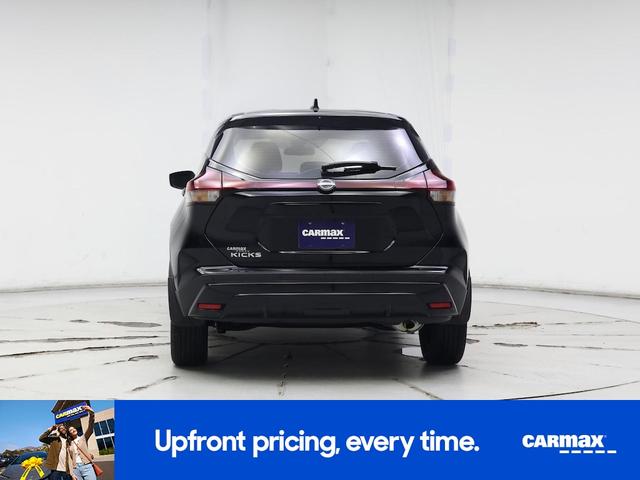 Photo of 2023 Black Nissan Kicks