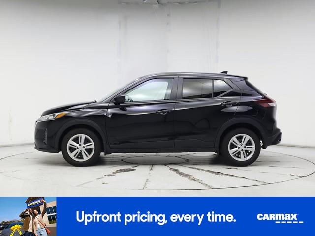 Photo of 2023 Black Nissan Kicks