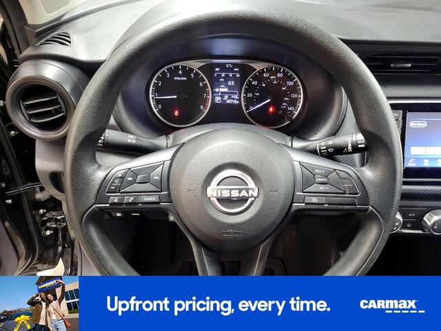 Photo of 2023 Black Nissan Kicks