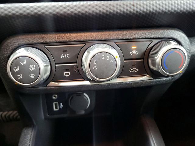 Photo of 2023 Black Nissan Kicks