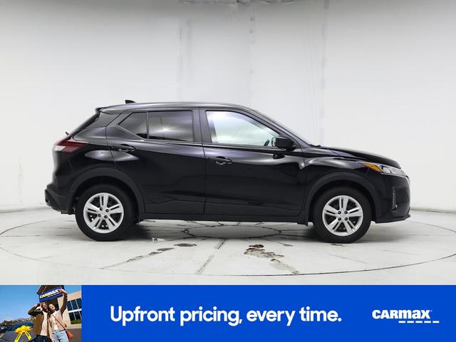 Photo of 2023 Black Nissan Kicks